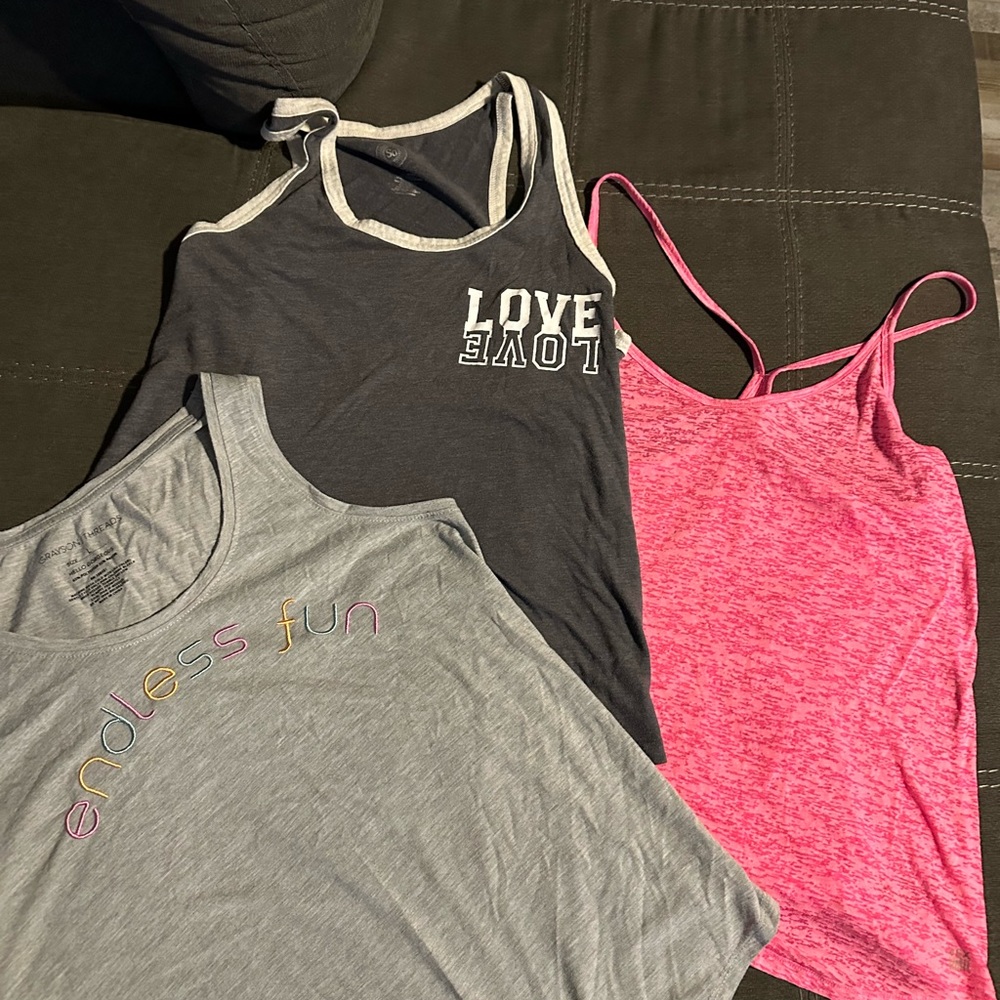 Lot of three tanks